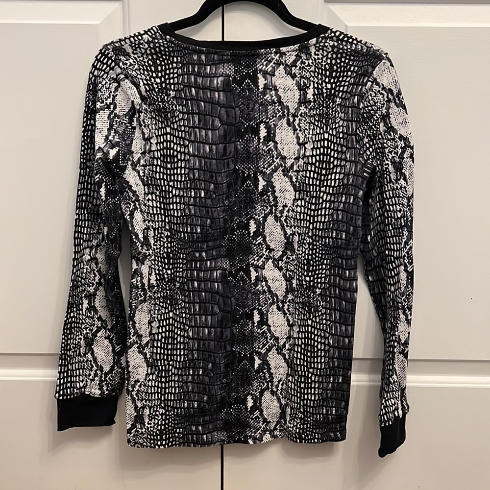 Jones New York Sport Snake Pullover Top - Picture 4 of 4